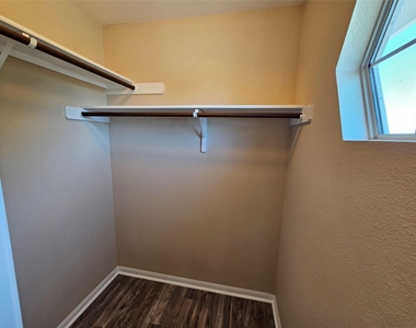 19001 Leigh Ln - Photo Thumbnail 28