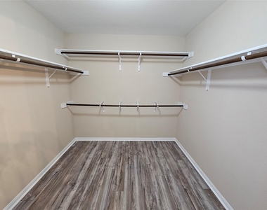 19001 Leigh Ln - Photo Thumbnail 23