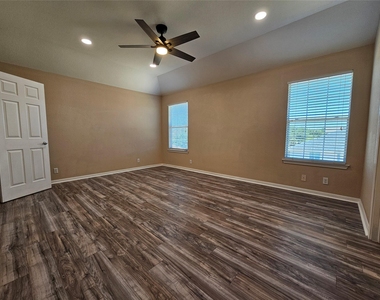 19001 Leigh Ln - Photo Thumbnail 18