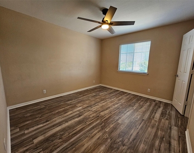 19001 Leigh Ln - Photo Thumbnail 31