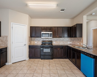 231 Northern Flicker St - Photo Thumbnail 9