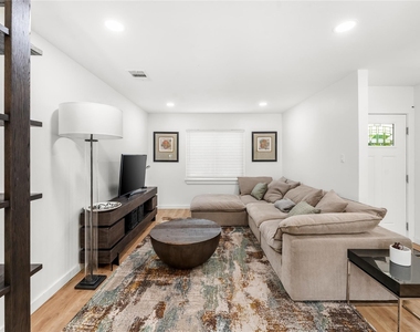 1211 Sahara Ave - Photo Thumbnail 4