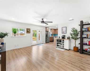 1211 Sahara Ave - Photo Thumbnail 11