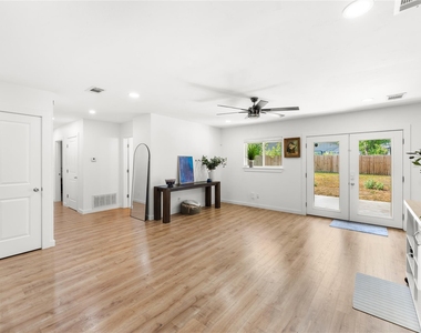 1211 Sahara Ave - Photo Thumbnail 12