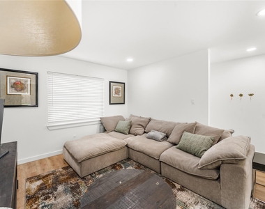 1211 Sahara Ave - Photo Thumbnail 6