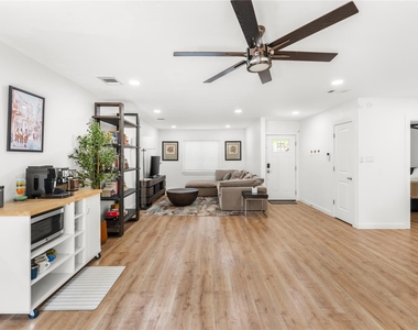 1211 Sahara Ave - Photo Thumbnail 10