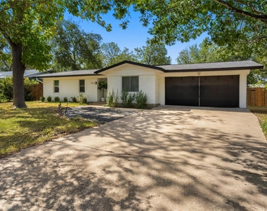 1211 Sahara Ave - Photo Thumbnail 2