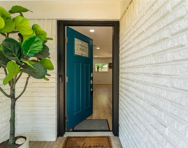 1211 Sahara Ave - Photo Thumbnail 3