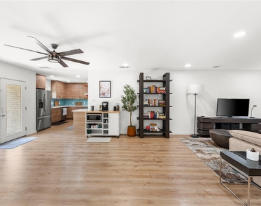 1211 Sahara Ave - Photo Thumbnail 8
