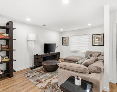 1211 Sahara Ave - Photo Thumbnail 5