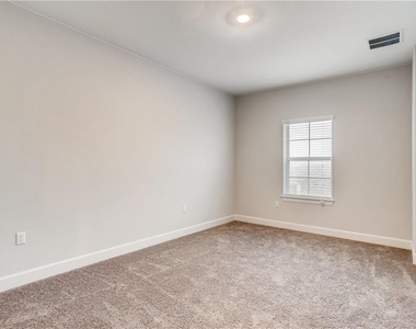 7112 Poulain Dr - Photo Thumbnail 17