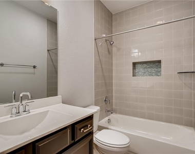 7112 Poulain Dr - Photo Thumbnail 19