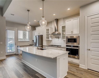 7112 Poulain Dr - Photo Thumbnail 6