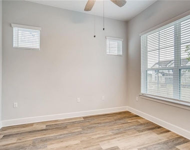 7112 Poulain Dr - Photo Thumbnail 3