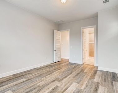 7112 Poulain Dr - Photo Thumbnail 13