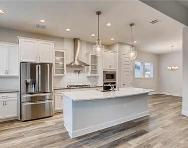 7112 Poulain Dr - Photo Thumbnail 5