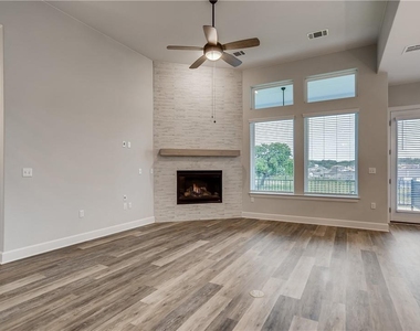 7112 Poulain Dr - Photo Thumbnail 10