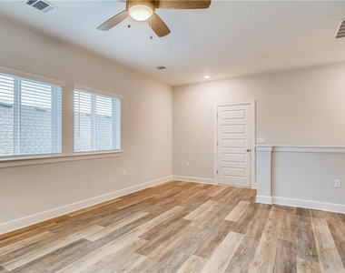 7112 Poulain Dr - Photo Thumbnail 16