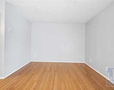 1111 W 10th St - Photo Thumbnail 13