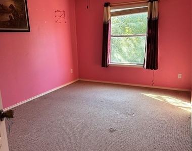 3200 Peruga Ln - Photo Thumbnail 5