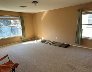 3200 Peruga Ln - Photo Thumbnail 9