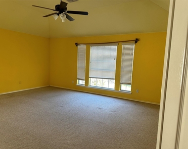 3200 Peruga Ln - Photo Thumbnail 7