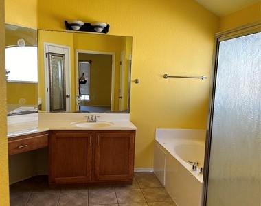 3200 Peruga Ln - Photo Thumbnail 8
