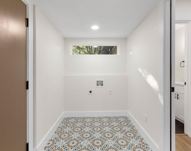 10808 Ridgeway St - Photo Thumbnail 21