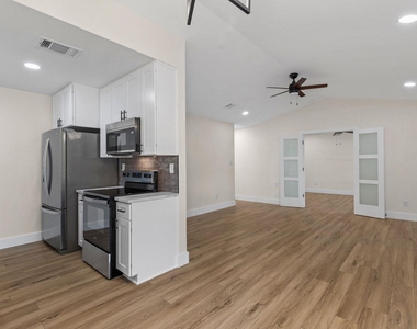 10808 Ridgeway St - Photo Thumbnail 6
