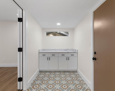 10808 Ridgeway St - Photo Thumbnail 20