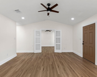 10808 Ridgeway St - Photo Thumbnail 11