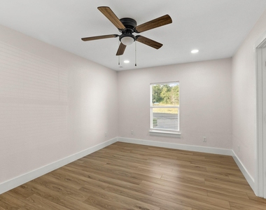 10808 Ridgeway St - Photo Thumbnail 13