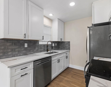 10808 Ridgeway St - Photo Thumbnail 8