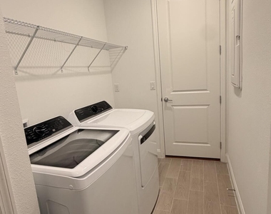 282 Higgins Loop - Photo Thumbnail 18