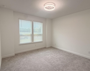 282 Higgins Loop - Photo Thumbnail 14