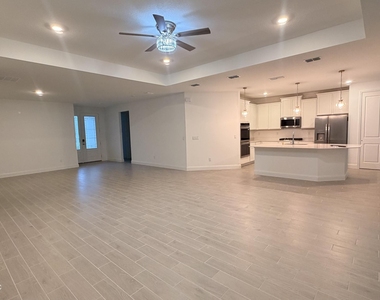 282 Higgins Loop - Photo Thumbnail 5