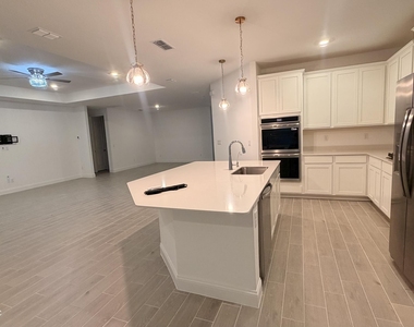 282 Higgins Loop - Photo Thumbnail 7