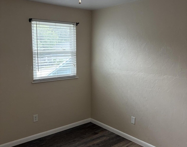 1225 Songbird Lane - Photo Thumbnail 5