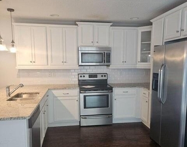 1002 Ingleside Avenue - Photo Thumbnail 3