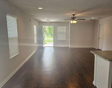 1002 Ingleside Avenue - Photo Thumbnail 4