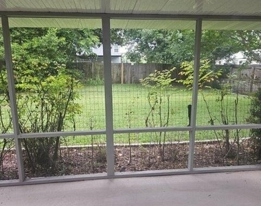 1002 Ingleside Avenue - Photo Thumbnail 12