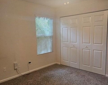 1002 Ingleside Avenue - Photo Thumbnail 8