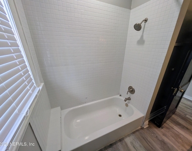 2818 Herschel Street - Photo Thumbnail 3
