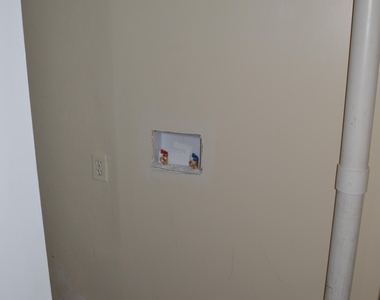 803 Acosta Street - Photo Thumbnail 12