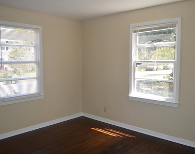 803 Acosta Street - Photo Thumbnail 13
