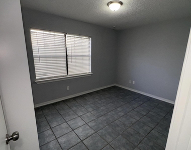 12948 Gillespie Avenue - Photo Thumbnail 11