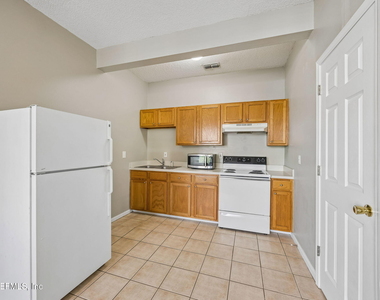 2737 Vernon Terrace - Photo Thumbnail 9