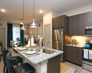 690 E Algonquin Road - Photo Thumbnail 3