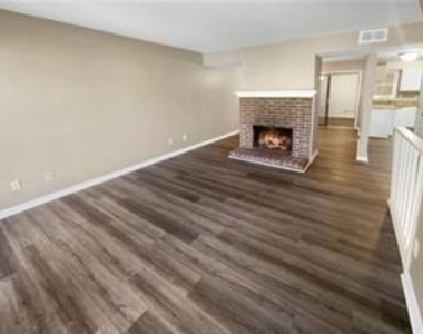 688 Stratford Green - Photo Thumbnail 3