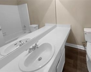 688 Stratford Green - Photo Thumbnail 18